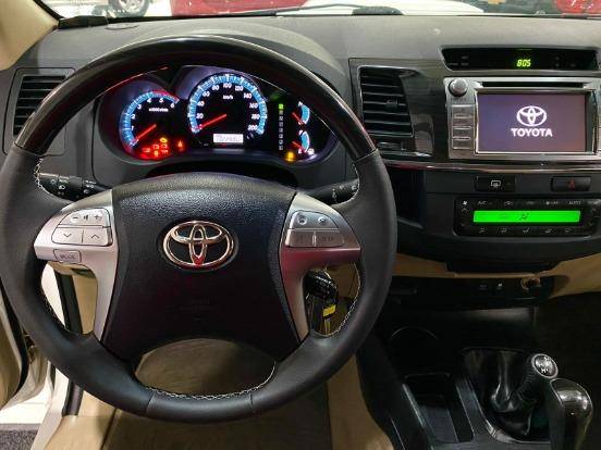 TOYOTA HILUX SW4 2014