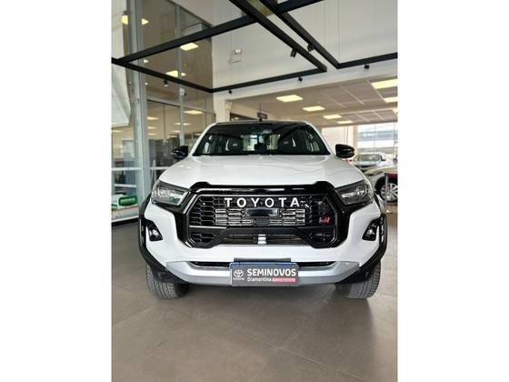 TOYOTA HILUX 2023
