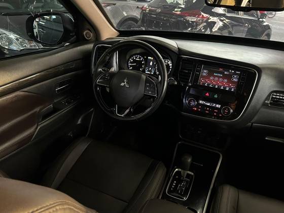 MITSUBISHI OUTLANDER 2018
