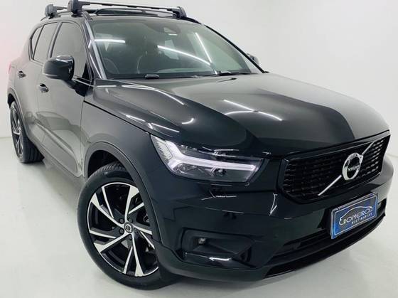 VOLVO XC40 2021