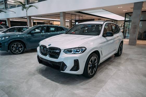BMW iX3 2024
