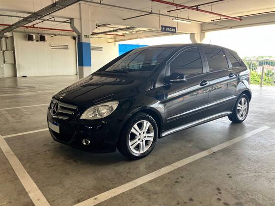 MERCEDES-BENZ B 180 2011