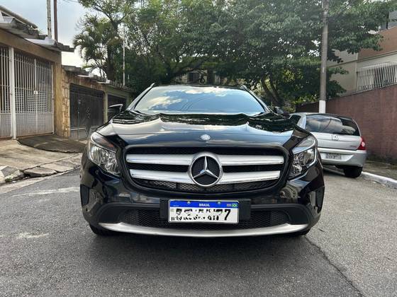 MERCEDES-BENZ GLA 200 2016