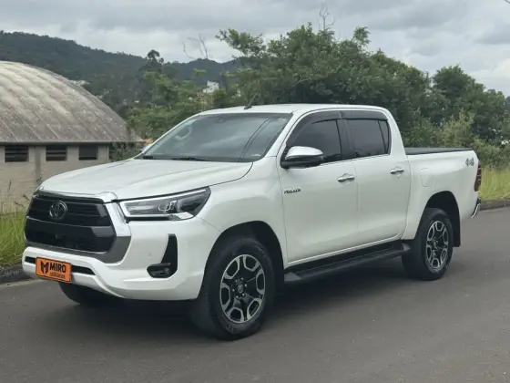 TOYOTA HILUX 2022