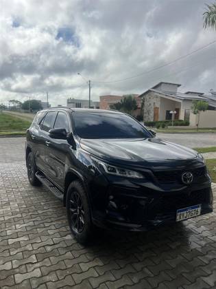 TOYOTA HILUX SW4 2023