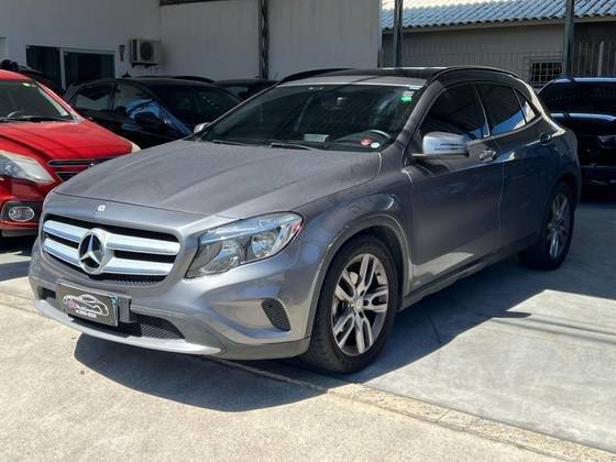 MERCEDES-BENZ GLA 200 2015