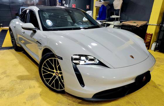 PORSCHE TAYCAN 2023