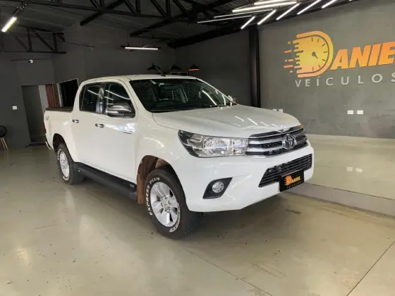 TOYOTA HILUX 2016