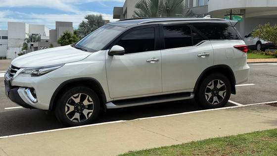 TOYOTA HILUX SW4 2019