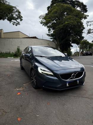 VOLVO V40 2019
