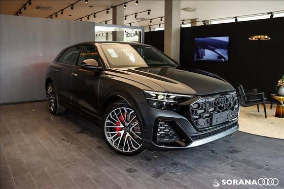 AUDI Q8 2025