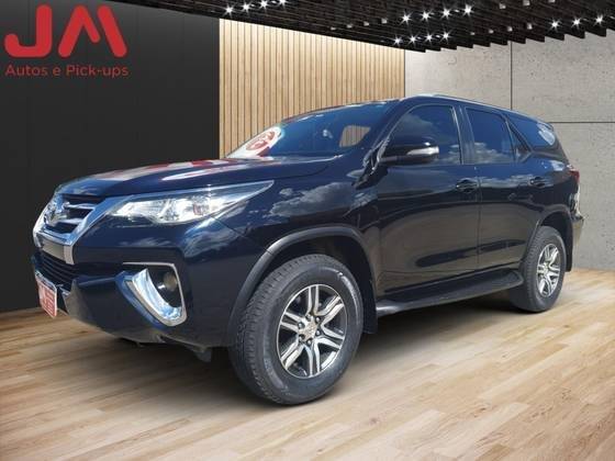 TOYOTA HILUX SW4 2017