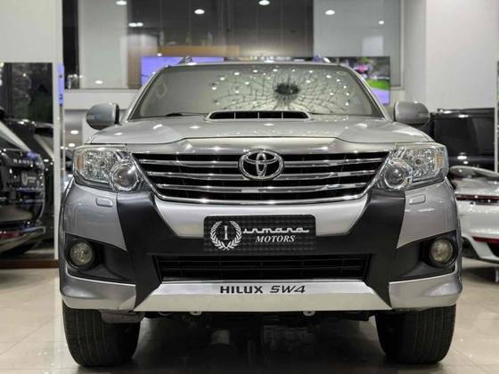TOYOTA HILUX SW4 2015