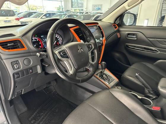 MITSUBISHI L200 TRITON 2023
