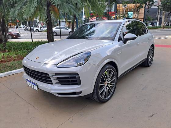 PORSCHE CAYENNE 2022
