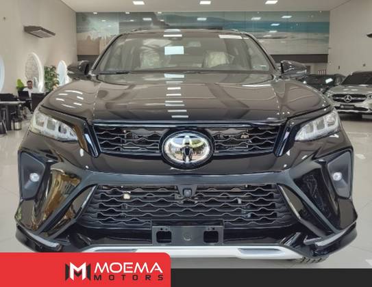 TOYOTA HILUX SW4 2025