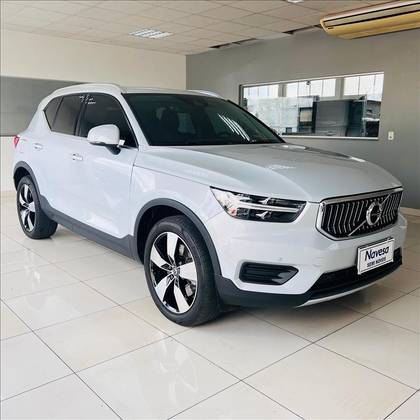 VOLVO XC40 2022