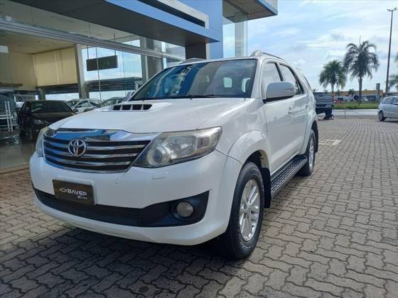 TOYOTA HILUX SW4 2014