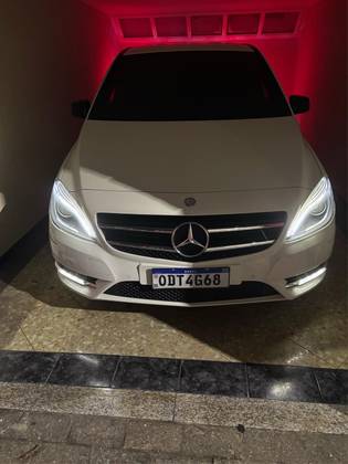 MERCEDES-BENZ B 200 2013