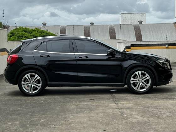 MERCEDES-BENZ GLA 250 2015