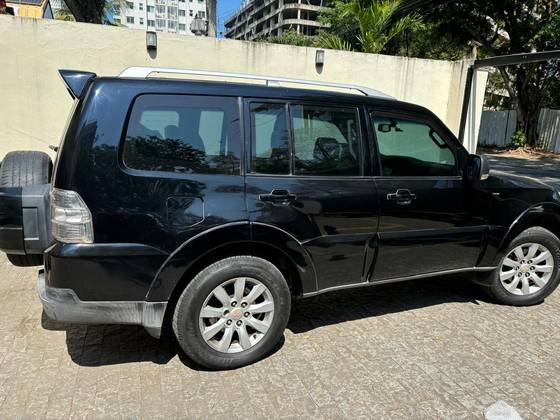 MITSUBISHI PAJERO FULL 2010