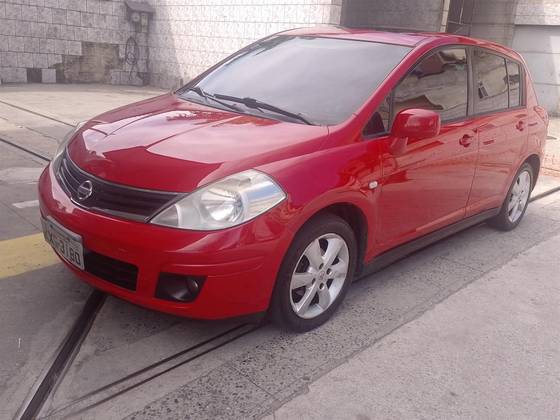 NISSAN TIIDA 2011