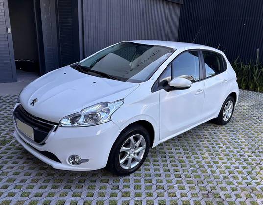 PEUGEOT 208 2015