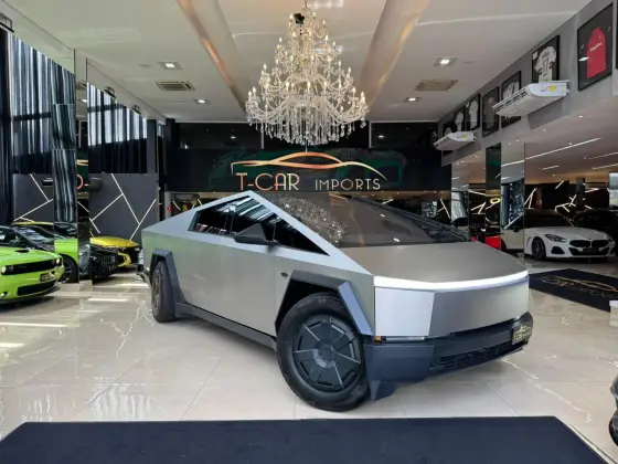 TESLA CYBERTRUCK 2024