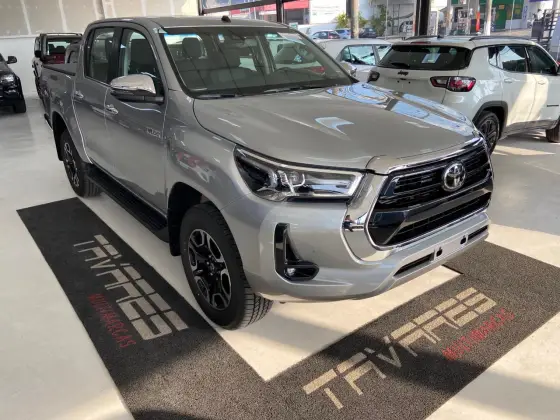 TOYOTA HILUX 2025