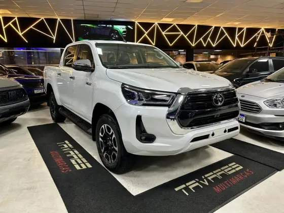 TOYOTA HILUX 2025