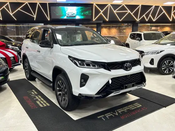 TOYOTA HILUX SW4 2024