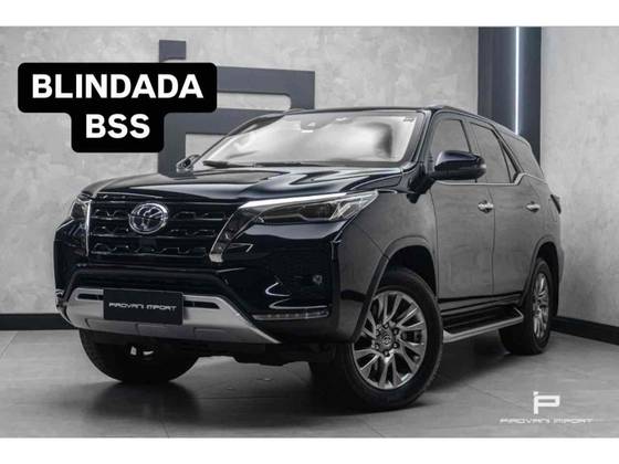 TOYOTA HILUX SW4 2023