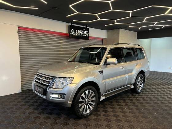 MITSUBISHI PAJERO FULL 2019