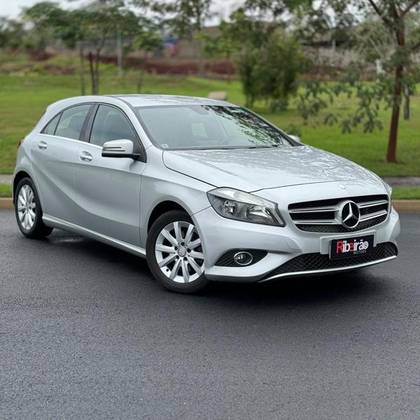 MERCEDES-BENZ A 200 2014