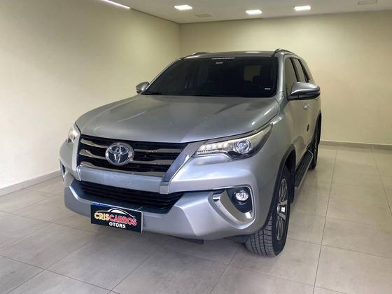 TOYOTA HILUX SW4 2020