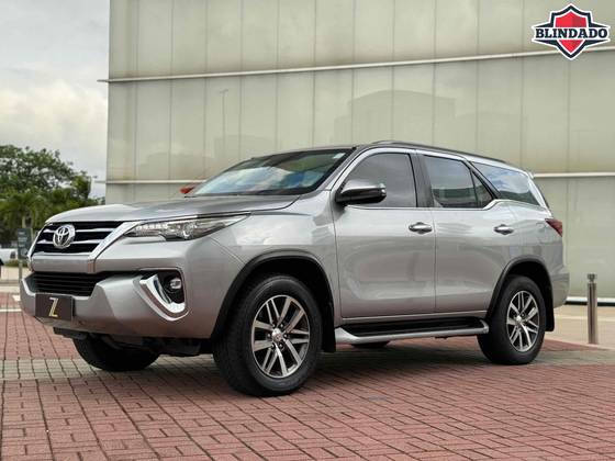 TOYOTA HILUX SW4 2020