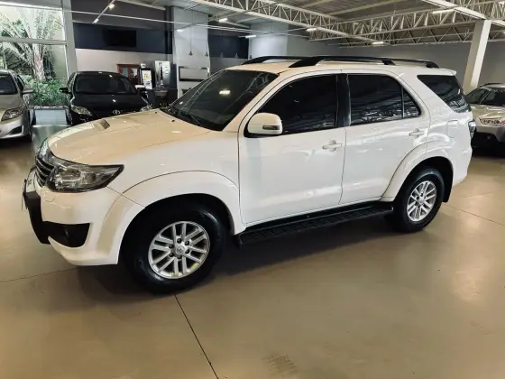 TOYOTA HILUX SW4 2013