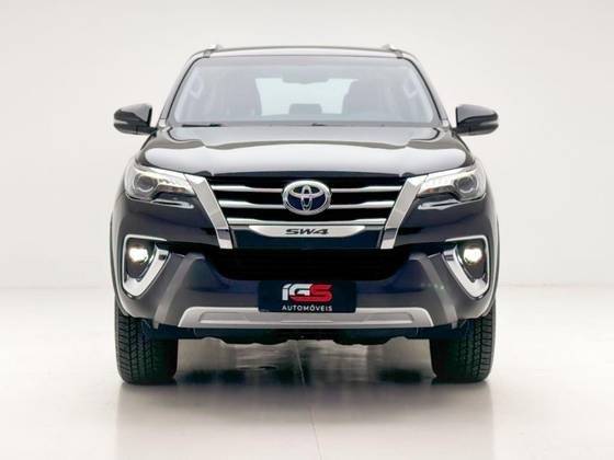 TOYOTA HILUX 2019