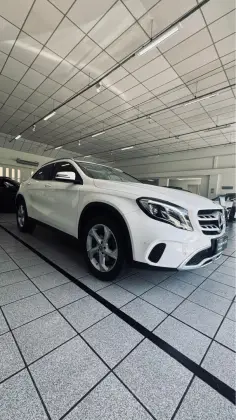MERCEDES-BENZ GLA 200 2020