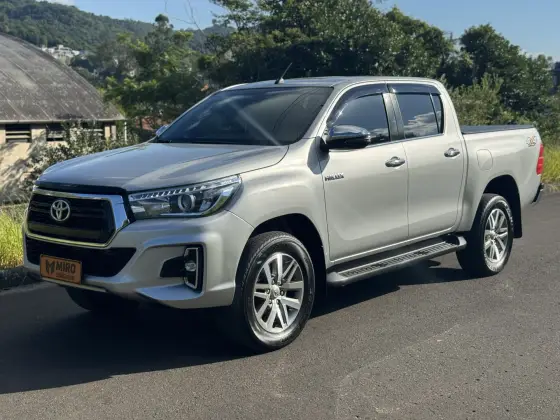 TOYOTA HILUX 2019