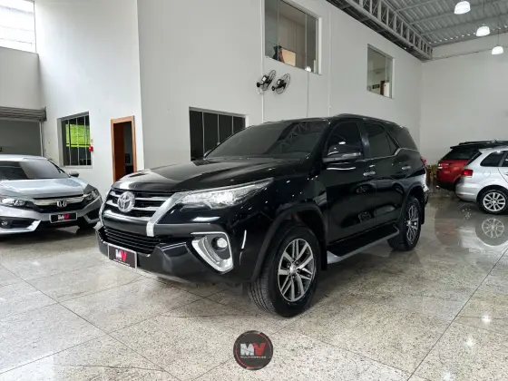 TOYOTA HILUX SW4 2019