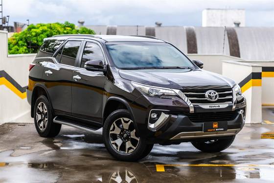 TOYOTA HILUX SW4 2019