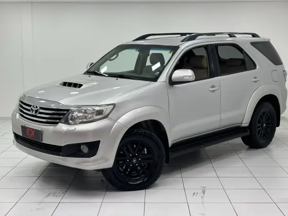 TOYOTA HILUX SW4 2012