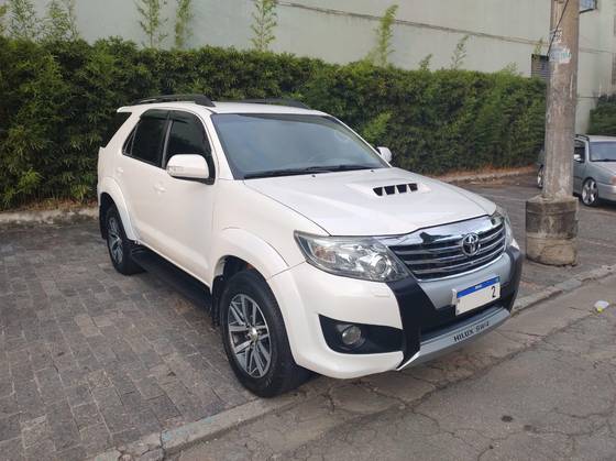 TOYOTA HILUX SW4 2012