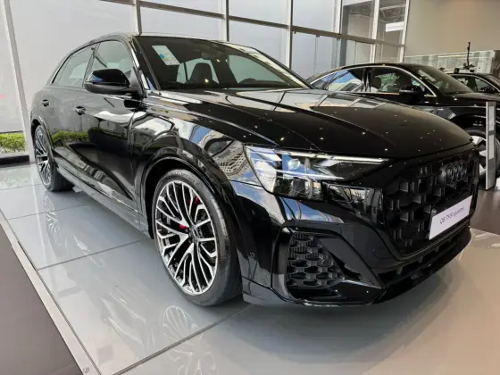 AUDI Q8 2025