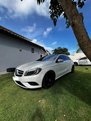 MERCEDES-BENZ A 200 2015
