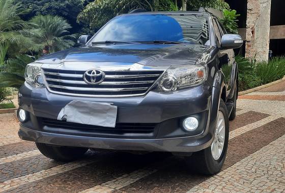 TOYOTA HILUX SW4 2012