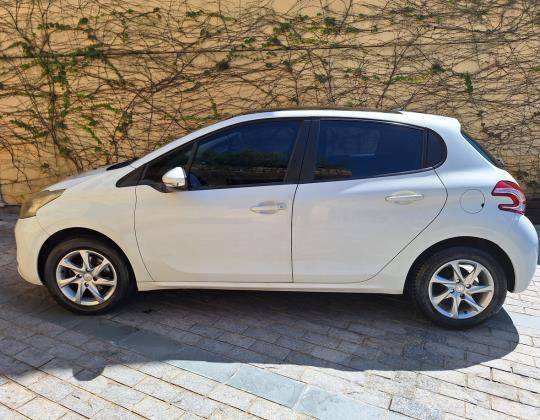 PEUGEOT 208 2014