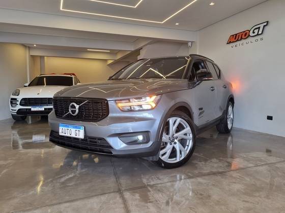 VOLVO XC40 2019