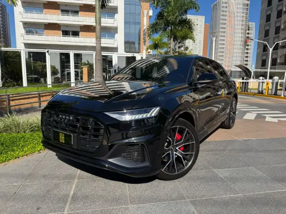 AUDI Q8 2022